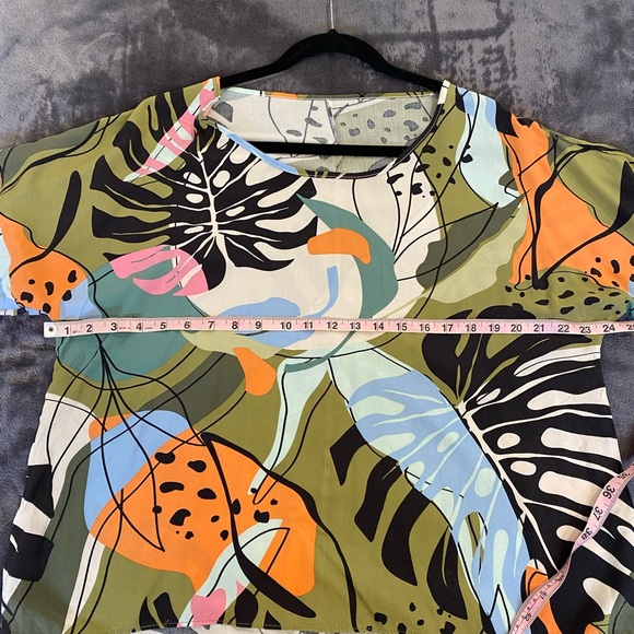 Tropical Top, light Size fits a M and Large - Picture 9 of 10